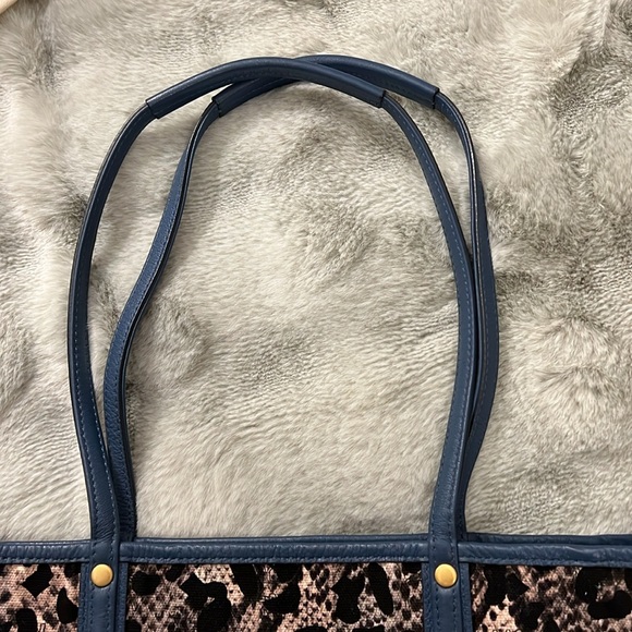 Authentic Mcm Visetos Tote Reversible blue Bag MM size - Picture 15 of 17